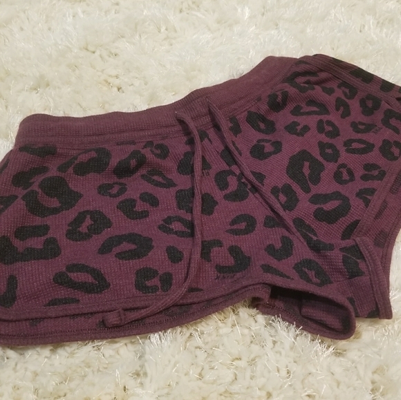 Victoria's secret Pink shorts - Picture 2 of 5